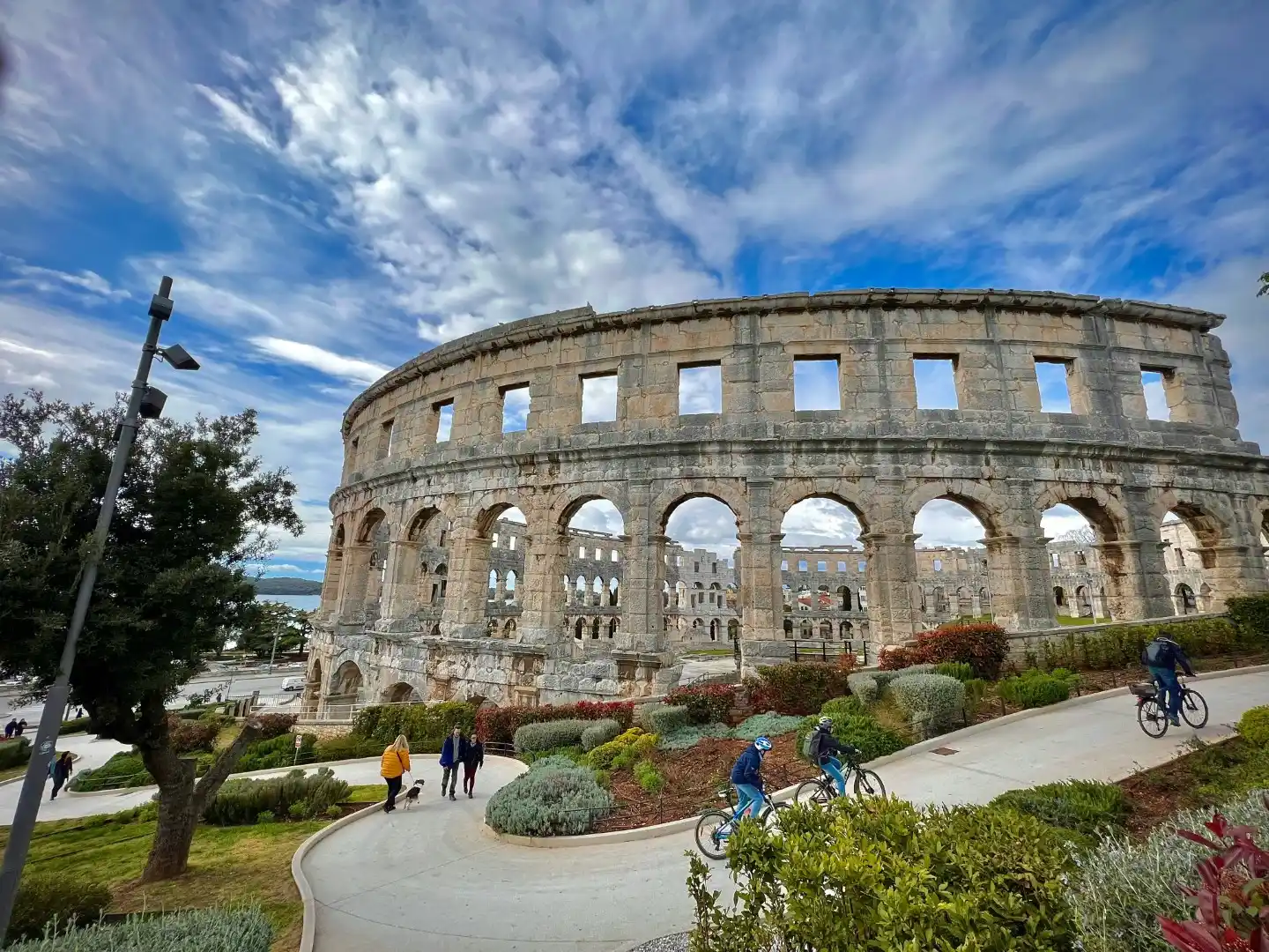 Pula, Croatia — Historic Adriatic City & Coastal Stays